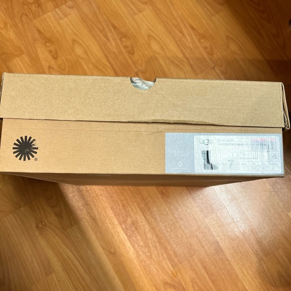 New in Box - UGG W Alber boot (US 7) - Picture 7 of 13
